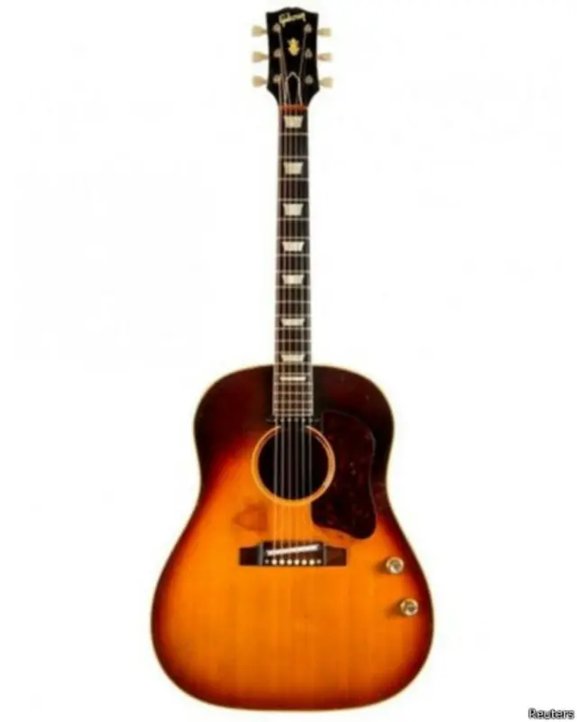 Ésta es la guitarra que alcanzó los US$118.750 en la subasta.