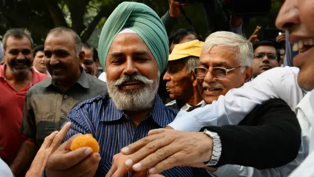 بھارتی الیکشن کمیشن کے مطابق تمام 243 سیٹوں کے رجحانات سامنے آ گئے ہیں جن میں لالو پرساد، نتیش کمار اور کانگریس کے وسیع اتحاد کو واضح اکثریت حاصل ہے