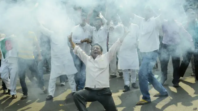 اب اس غبارے سے ہوا نکل گئی ہے کہ مسٹر مودی کو کوئی نہیں ہرا سکتا