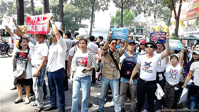 Trang blog Anhbasam đã đưa nhiều thông tin bị nhà nước cho là "bi quan một chiều"