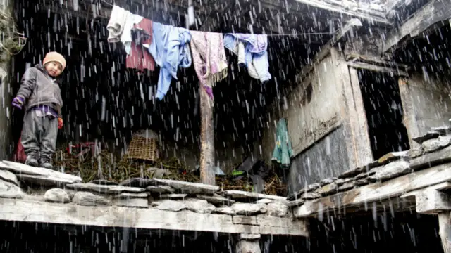 अघिल्लो वर्ष अन्नपूर्ण पदमार्गमा थुप्रै पदयात्रीको ज्यानै जानेगरि हिमपहिरो गएपछि उक्त क्षेत्रमा अहिले निकै कम पर्यटकहरु जाने गरेका छन्। 