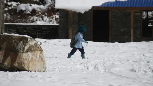 मध्य हिउँदमा हिमाली भेगमा स्कुल ठप्प हुने कारणले मनाङ मुस्ताङमा विद्यालयको पढाइ प्रभावित हुनेगर्छ।