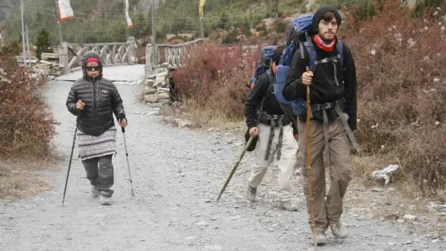 स्वदेशी तथा विदेशी पर्यटकहरु प्राय: सदरमुकाम चामेबाट पदयात्रा सुरु गर्छन्।