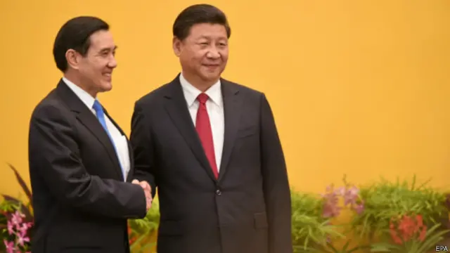 兩岸領導人66年來的第一次握手