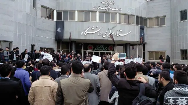 عکس که از تجمع اعتراض‌آمیز امروز در ارومیه بدست بی‌بی‌سی، رسیده است 