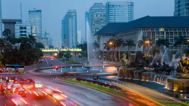 يصعب الهروب من إزدحام المرور في العاصمة الإندونيسية، ولذا ينبغي أن تكون مستعدا لذلك