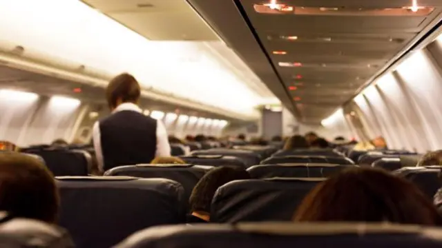 Stüardessalar ekstremal şəraitlərdə sağ qalmaq üçün xüsusi təlim keçirlər.