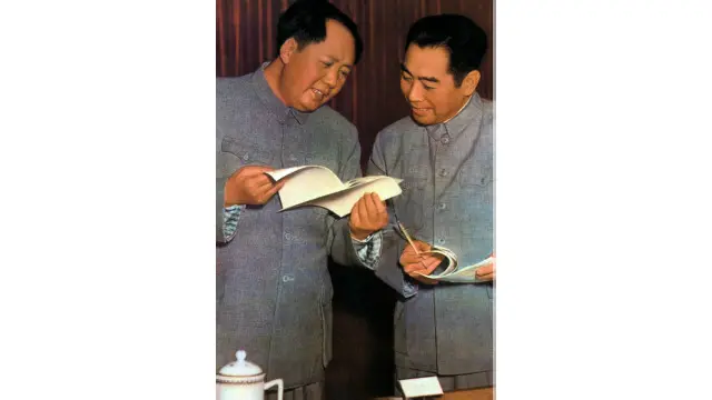 Cả Mao Trạch Đông và Chu Ân Lai đều chọn mặc bộ đồ Tôn Trung Sơn vì kiểu dáng đơn giản