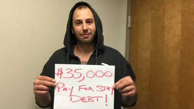 Brian Reed tiene una deuda acumulada de US$35.000.