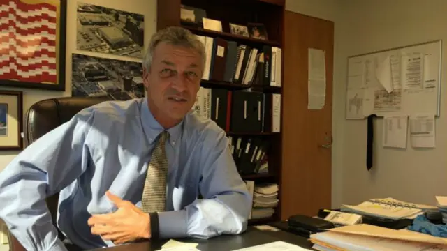 "Cuanto más ingresos se puedan generar dentro de la institución, menos tienen que pagar los contribuyentes", dice Dale Osborne.