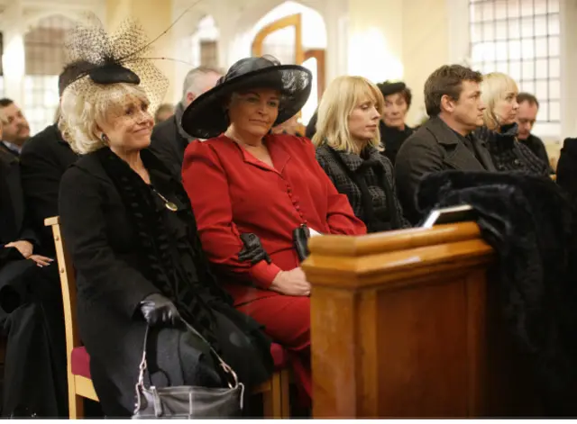  смех на похоронах