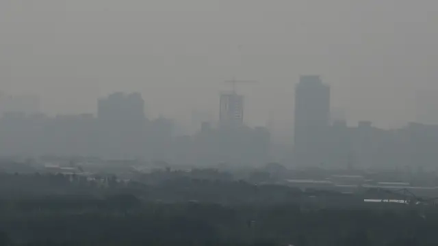 台湾西部周一（9日）13个测站测得PM2.5浓度达到最高值“紫色”甚至超标