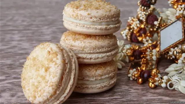 اب روایتی مٹھائیوں کی جگہ جدید دور کی مٹھائیاں جیسے کیک اور پڈنگ وغیر زیادہ مقبول ہو رہے ہیں