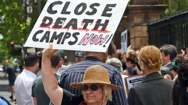 'නාවුරු කඳවුර වසා දමනු'