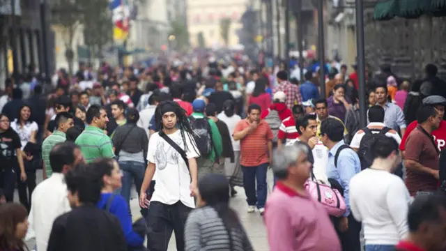 墨西哥城平常拥挤的人群（图片来源：Yuri Cortez/AFP/Getty）