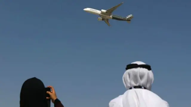 تقول ميشيل فان أكلجين المسؤولة بالشركة المنظمة "يوجد اهتمام كبير بالطائرات في الشرق الأوسط ونريد أن نجعل السوق يدرك تماما ما هو المتاح".