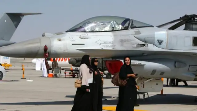 يتوقع محللون أن تنفق دول الخليج على صفقات دفاعية جديدة في ظل الصراعات في اليمن وسوريا وحاجة الجيوش لتجديد أسلحتها