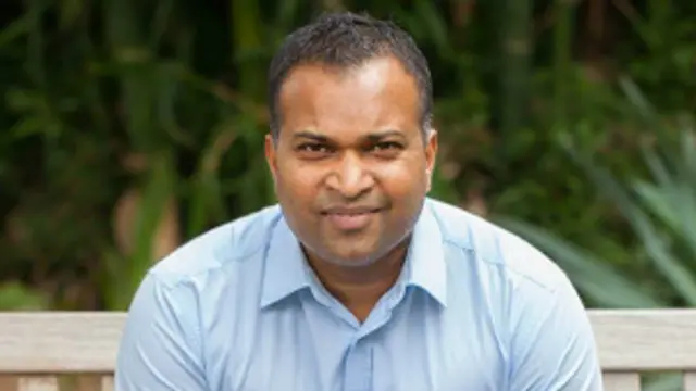 මෙල්බර්න් විශ්ව විද්‍යාලයේ භෞතචිකිත්සක විශේෂඥවරයෙක් වන කුසල් කුමාර ගුණවර්ධන 