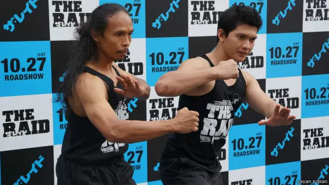 Yayan Ruhian (kiri) bersama aktor laga Iko Uwais.