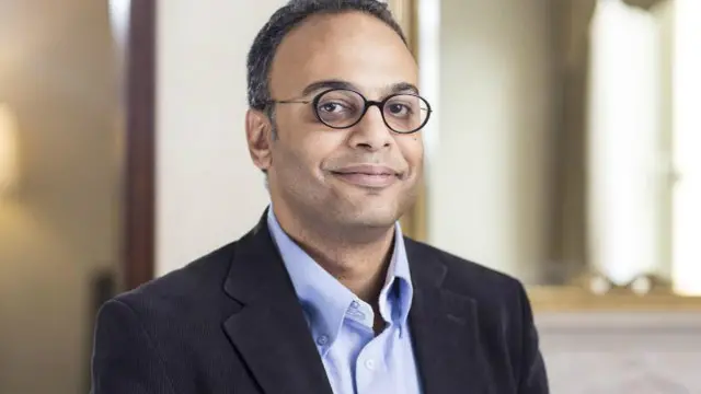 احتجز بهجت قبل يومين بعد استدعاء النيابة العسكرية له.