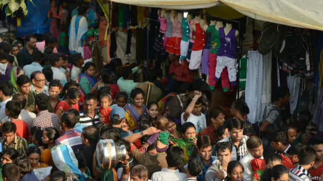 दिल्ली बाज़ार में भीड़