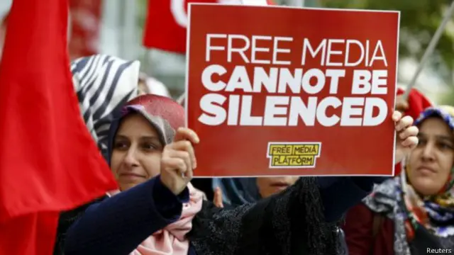 یورپی کمیشن کا کہنا ہے کہ صحافیوں کے خلاف مجرمانہ مقدمات کی وجہ سے میڈیا کی آزادی ختم ہو گئی ہے