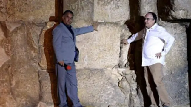 El ministro de Antigüedades convocó a periodistas para hacer el anuncio. 