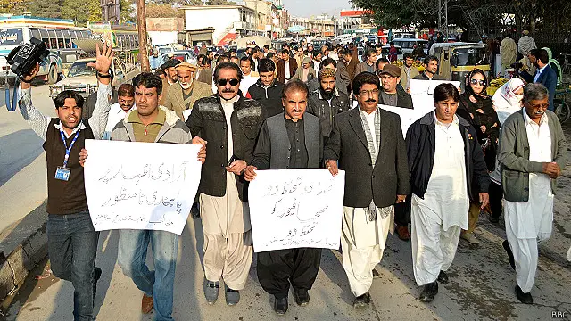 بلوچستان یونین آف جرنلسٹس(بی یو جے ) کے زیر اہتمام اغوا کے واقعے کے خلاف پریس کلب کے باہر احتجاجی مظاہرہ کیا گیا