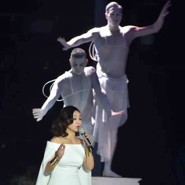 宁静在“天猫2015双11狂欢夜”表演中