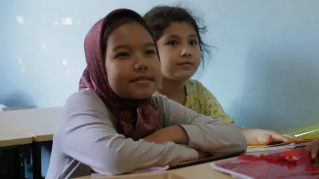 Zahra Jaffari (depan), salah satu bocah etnis Hazara di Cisarua.