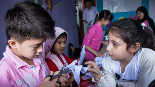 Hazara adalah etnis berbahasa Persia yang mayoritas tinggal di Afghanistan dan Pakistan.