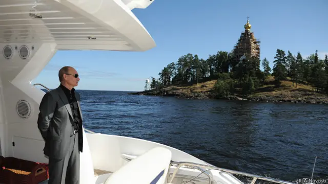 Владимир Путин подъезжает к Валааму