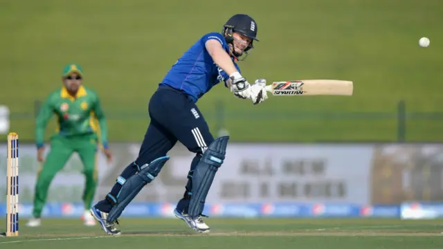 پاکستان کی جانب سے انور علی نے دو جبکہ محمد عرفان ایک کھلاڑی کو آؤٹ کیا۔