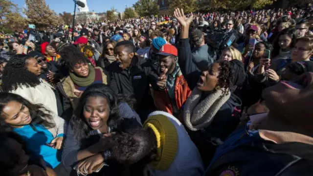 Protes mahasiswa kulit hitam di Universitas Missouri, terkait ancaman pembunuhan.