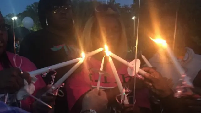 Vigilia por la muerte de Kelci Lewis en Birmingham, Alabama. Cortesía de Al.com