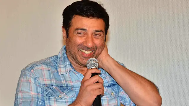 سنی دیول نے بیتاب فلم سے اپنے کریئر کی ابتدا کی تھی اور اس کے بعد کئی یادگار فلمیں دی ہیں