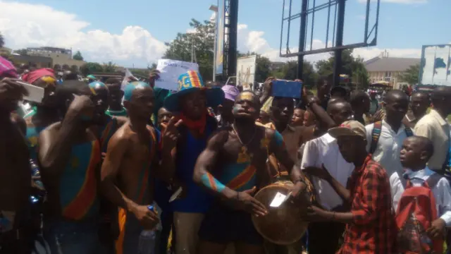 Abafana ba Congo bari benshi mu mabarabara ya Bujumbura. 