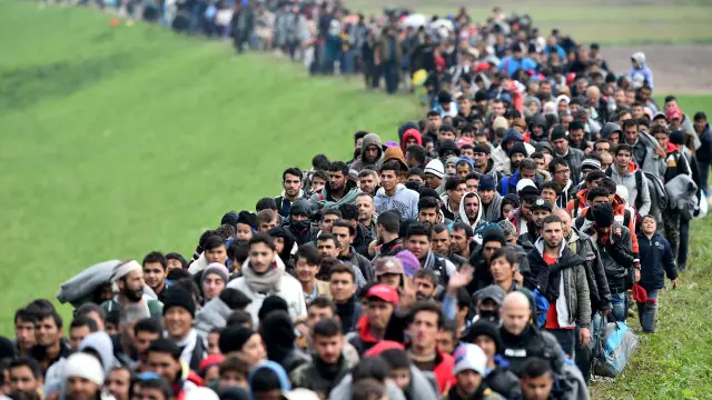 خیال رہے کہ جمعے کو پیرس میں فائرنگ اور خودکش دھماکوں میں 129 افراد ہلاک اور سینکڑوں زخمی ہوگئے تھے