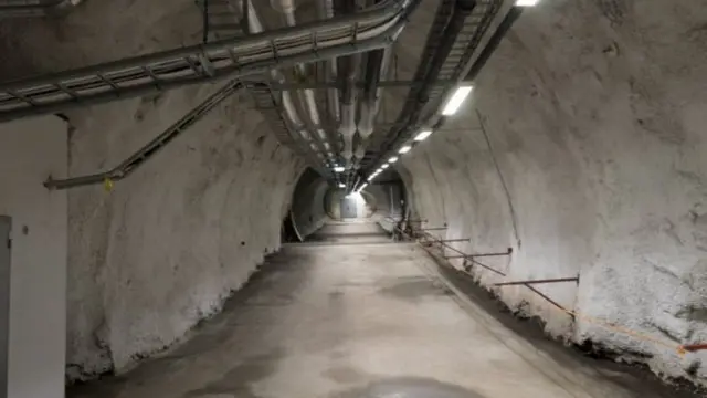 Por el techo del túnel circulan las cañerías de refrigeración. 