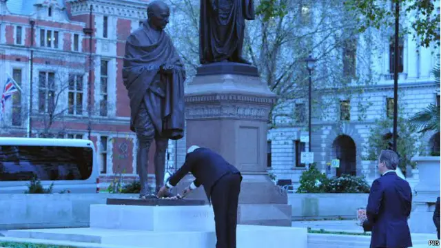 मोदी गांधी प्रतिमा