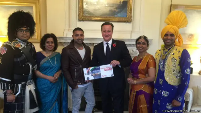 कार्यक्रम में कैमरन आमंत्रित