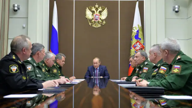 俄国官方“第一频道”电视台在11月10日节目中报道了普京总统与军方高层在索契举行的一次军工会议。
