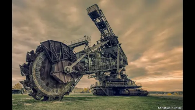 बेकार पड़ी मशीन. किश्चियन रिचर.