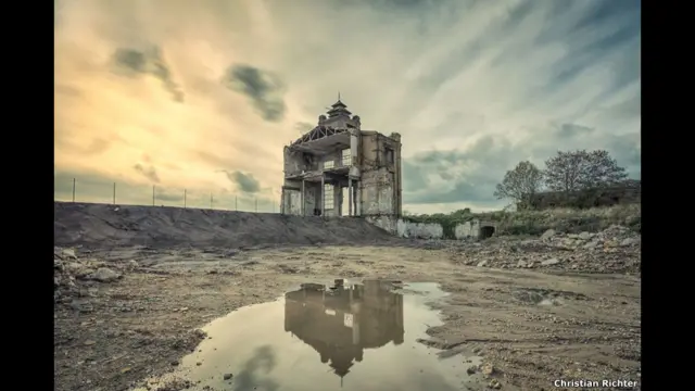 अभी भी मौजूद प्रवेश द्वार. किश्चियन रिचर