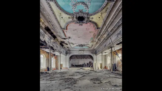 रंगारंग सलिंग और स्टेज. किश्चियन रिचर