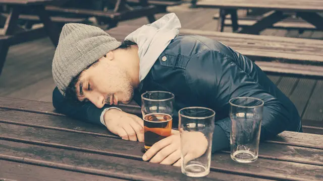 Ни одно поколение 20-летних не пило столько, сколько то, что родилось в Британии около 1980 года