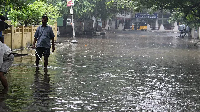 شہر میں جگہ جگہ پانی جمع ہو گیا ہے