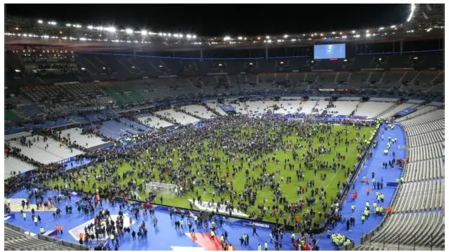 حملات و انفجارها در زمان بازی دوستانه میان دو تیم فوتبال آلمان و فرانسه در استادیوم ملی فرانسه رخ داد