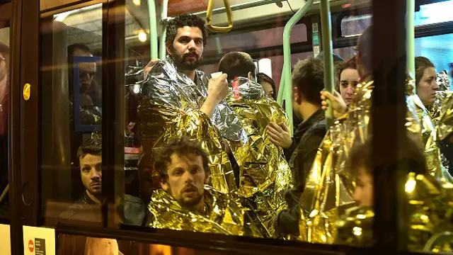 Эвакуация пострадавших из театра Батаклан