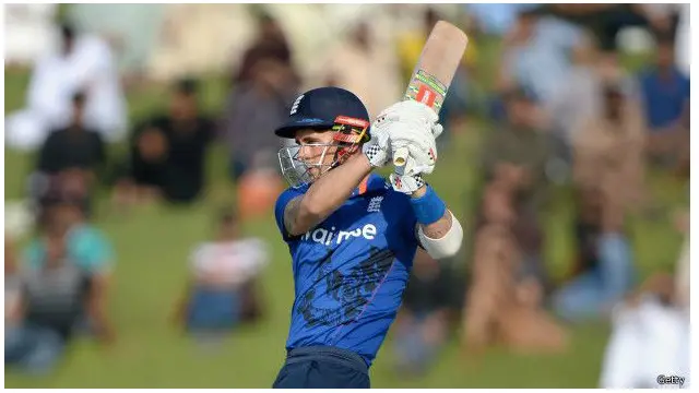 د انګلستان له لوري ايلکس هيلز سليزه ووهله او ۱۰۹ منډې يې وکړې